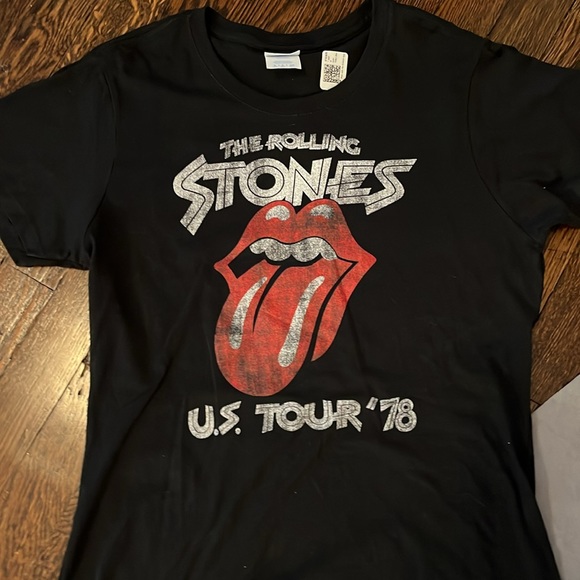 COPY - Two T-shirts, Rolling Stones and “kiss” new with tags! - Picture 2 of 3
